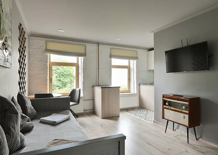 Quiet Loft With Free Parking